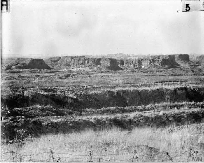 13 Section panorama. Taken from: North of Cuinchy. Direction: La Bassee (IWM Q 41775)
